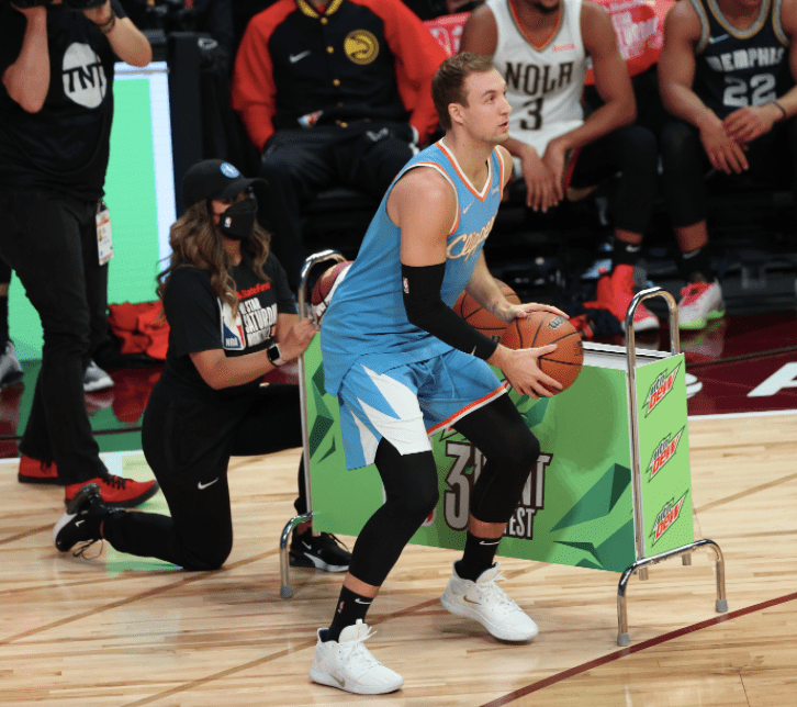 包含里程碑夜斯图加特扳平良机，全明星赛赛前刷纪录，震撼外界，赛季目标并未改变的词条-九游官网